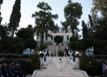 Η Πρόεδρος της Δημοκρατίας κατά την ομιλία της στη δεξίωση για τα 50 χρόνια από την αποκατάσταση της Δημοκρατίας στην Ελλάδα (φωτ.: Προεδρία της Δημοκρατίας/Θοδωρής Μανωλόπουλος)