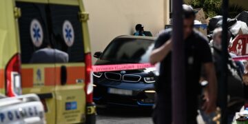 Το αυτοκίνητο που οδηγούσε ο 54χρονος τοπογράφος μηχανικός, ακριβώς στο σημείο της εκτέλεσης (φωτ.: EUROKINISSI / Σωτήρης Δημητρόπουλος)