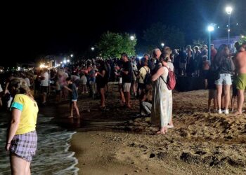 Στην παραλία της Νέας Περάμου Καβάλας παραμονή της Μεταμόρφωσης του Σωτήρος (φωτ.: kavalapost.gr)