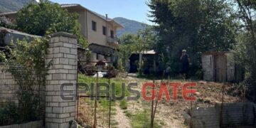 Το σπίτι όπου βρέθηκε νεκρή η άτυχη 62χρονη (φωτ.: epirusgate.gr)