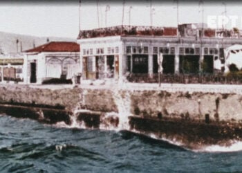 (Από το ντοκιμαντέρ «Τραγουδισμένη Σμύρνη»)