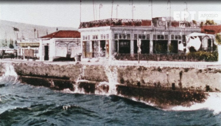 (Από το ντοκιμαντέρ «Τραγουδισμένη Σμύρνη»)
