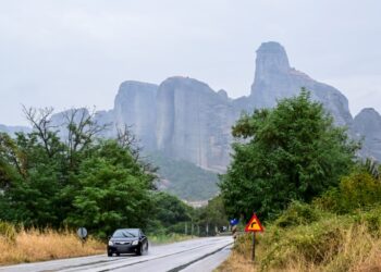 Συννεφιά και βροχή στην Πίνδο (φωτ. αρχείου: Eurokinissi/Αντώνης Νικολόπουλος)
