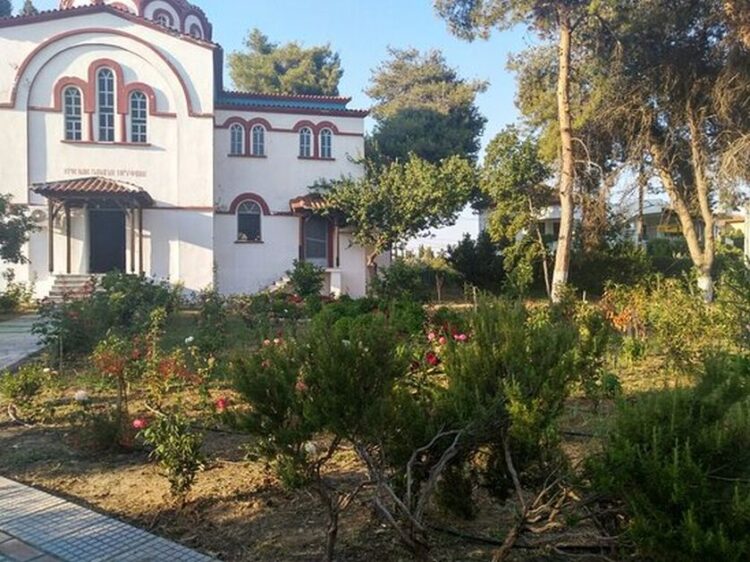 Άποψη της Παναγίας Κορυφινής στα Νέα Μουδανιά Χαλκιδικής (φωτ.:tripadvisor.com.gr)