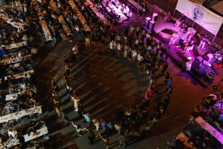 Στιγμιότυπο από το φθινοπωρινό ποντιακό πανοΰρ του Συλλόγου Ποντίων Μεταμόρφωσης «Ο Εύξεινος Πόντος»  (φωτ.: facebook.com/efxsinospontos)