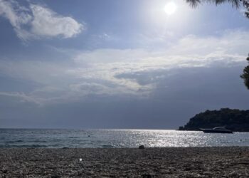 Καλοκαιρινές εικόνες με ολίγη συννεφιά (Φωτ.: Γιώργος Κουρκουρίκης)