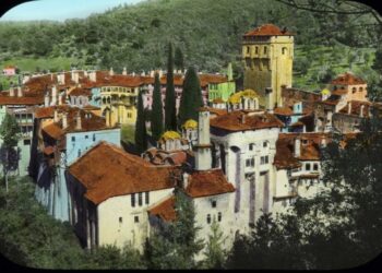 Επιχρωματισμένη άποψη του Αγίου Όρους το 1929 (φωτ.: ΑΠΕ-ΜΠΕ)