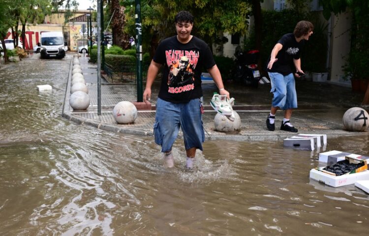 Σε ποτάμια μετατράπηκαν πολλοί δρόμοι στην Αθήνα (φωτ.: EUROKINISSI/Γιώργος Κονταρίνης)