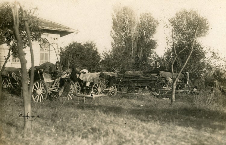 Καταυλισμός προσφύγων στο Κάραγατς, κατά την εκκένωση της Ανατολικής Θράκης το 1922 (πηγή: Φωτογραφικό Αρχείο ΙΕΕΕ–ΕΙΜ)