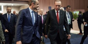 Από αριστερά, ο Κυριάκος Μητσοτάκης και ο Ρετζέπ Ταγίπ Ερντογάν σε συνάντησή τους τον Ιούλιο του 2024 (φωτ. αρχείου: Γραφείο Τύπου Πρωθυπουργού/Δημήτρης Παπαμήτσος)