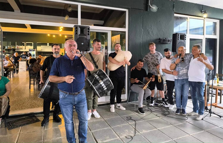 Από το μνημόσυνο-γλέντι για τα τρία χρόνια χωρίς τον Τσάρτιλο (φωτ.: Facebook / Χαράλαμπος Καπουρτίδης)