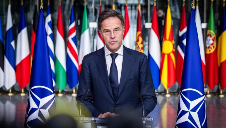 Ο γγ του NATO Μαρκ Ρούτε σχολιάζει την παρουσία βορειοκορεατικών ενόπλων δυνάμεων στην περιοχή του Κουρσκ στη Ρωσία (φωτ.: nato.int/cps/en/natohq)
