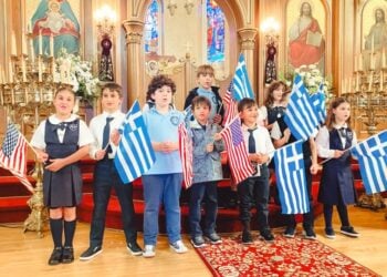 Μικροί ομογενείς στη Βοστόνη, στους περσινούς εορτασμούς της επετείου της 28ης Οκτωβρίου (φωτ.: facebook/ Consulate General of Greece in Boston)