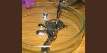 Υγρός υδράργυρος (φωτ. αρχείου: Wikipedia/Bionerd)