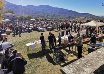 Από παλαιότερο Φεστιβάλ Τοπικών Προϊόντων στο Καρυδοχώρι (φωτ.: facebook / Πολιτιστικός Σύλλογος Καρυδοχωρίου «Ο Άγιος Αθανάσιος»