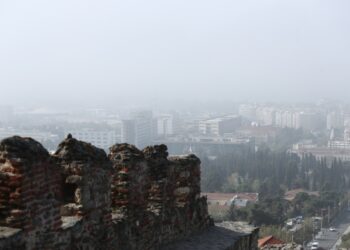 Με συννεφιά και λίγη ομίχλη θα γίνει σήμερα στη Θεσσαλονίκη η μαθητική παρέλαση (φωτ.: ΜΟΤΙΟΝΤΕΑΜ/Βασίλης Βερβερίδης)