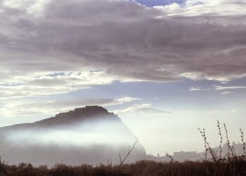Ομίχλη στην πόλη του Ναυπλίου (φωτ. αρχείου: ΑΠΕ-ΜΠΕ / Ευάγγελος Μπουγιώτης)