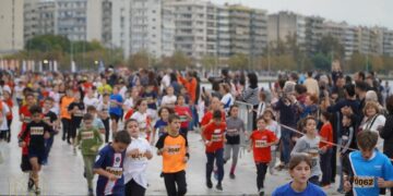 Οι πιο μικροί δρομείς κοντά στον τερματισμό (φωτ: Μητρόπολη Θεσσαλονίκης)