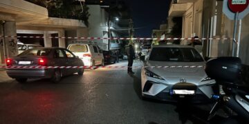 Αστυνομικοί έχουν αποκλείσει το σημείο της δολοφονίας (φωτ.: agriniopress.gr)