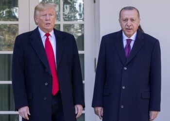 Από αριστερά, ο Ντόναλντ Τραμπ με τον Ρετζέπ Ταγίπ Ερντογάν στον Λευκό Οίκο, το 2019 (φωτ. αρχείου: EPA/Erik S. Lesser)
