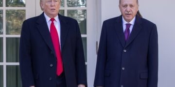 Από αριστερά, ο Ντόναλντ Τραμπ με τον Ρετζέπ Ταγίπ Ερντογάν στον Λευκό Οίκο, το 2019 (φωτ. αρχείου: EPA/Erik S. Lesser)
