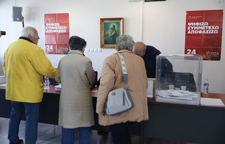 Στιγμιότυπο από την ψηφοφορία για την ανάδειξη νέου προέδρου στον ΣΥΡΙΖΑ-ΠΣ (φωτ.: EUROKINISSI / Γιάννης Παναγόπουλος)