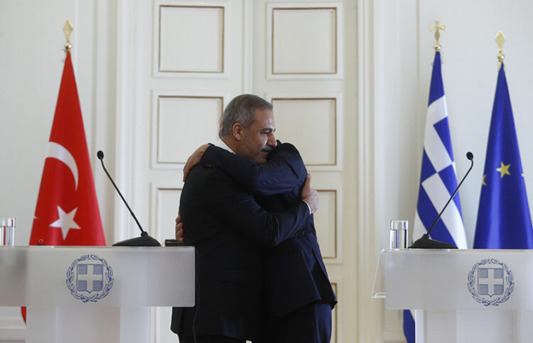 Χακάν Φιντάν και Γιώργος Γεραπετρίτης κατά την πρόσφατη συνάντησή τους στην Αθήνα 
(φωτ.: EUROKINISSI / Σωτήρης Δημητρόπουλος)