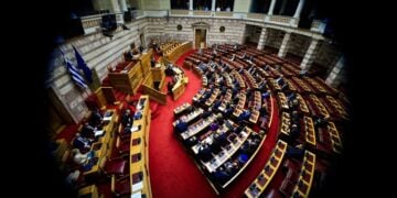 Η αίθουσα της Ολομέλειας της Βουλής (φωτ.: EUROKINISSI / Γιώργος Κονταρίνης)