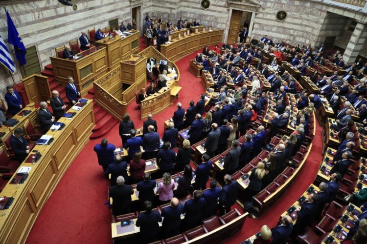Συζήτηση στην Ολομέλεια της Βουλής του προϋπολογισμού του 2025 (φωτ.: Eurokinissi/Γιώργος Κονταρίνης)