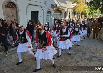 Μωμόγεροι εν δράσει, στα 7α «Διογένεια» (φωτ.: KosTV)