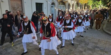 Μωμόγεροι εν δράσει, στα 7α «Διογένεια» (φωτ.: KosTV)