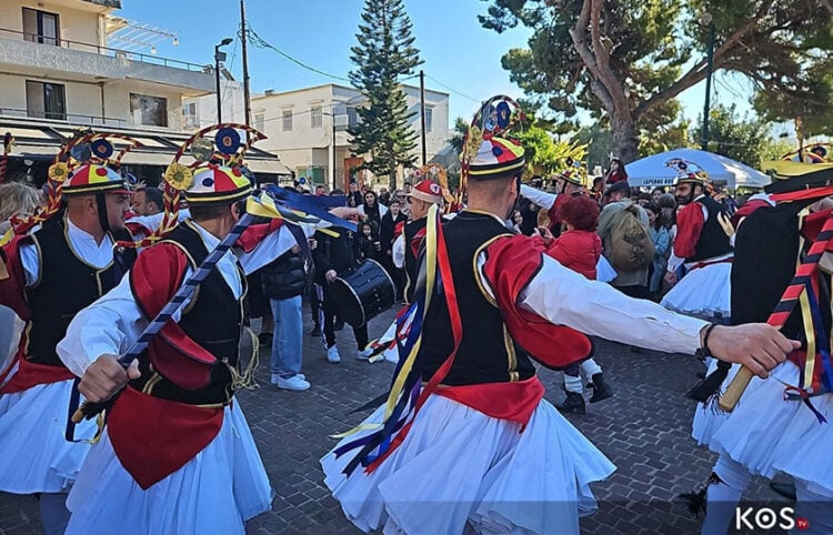 Οι Μωμόγεροι από το Ροδοχώρι στα 7α Διογένεια, το 2024 (φωτ.: KosTV)