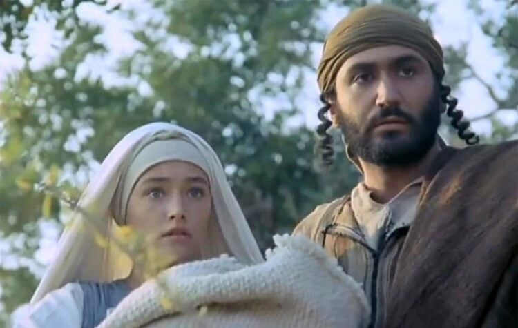 Η Παναγία και ο Ιωσήφ στην ταινία «Ο Ιησούς από τη Ναζαρέτ» (φωτ.: el.wikipedia.org/
wiki/Ολίβια_Χάσεϊ)