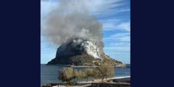 Η φωτιά στη Μονεμβασιά (φωτ.: Χ/Forecast Weather Greece/Θανάσης Γιαμαρέλος)