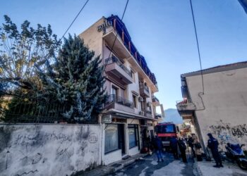 Πυροσβεστικά οχήματα έξω από ξενοδοχείο (φωτ.: EUROKINISSI)