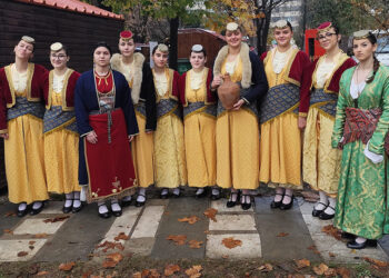 Κορίτσια του Μορφωτικού Συλλόγου Ποντίων Κομοτηνής «Ο Εύξεινος Πόντος» (φωτ.: Facebook / Stylianos Nikolaou)