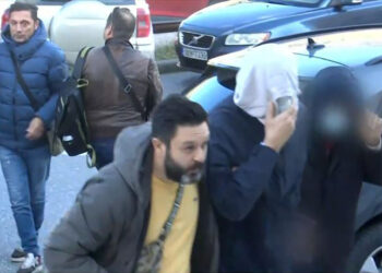 Στιγμιότυπο από την προσαγωγή των συλληφθέντων (πηγή: Glomex)