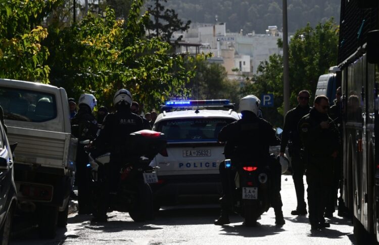 Στιγμιότυπο από την προσαγωγή του 49χρονου στον εισαγγελέα (φωτ.: EUROKINISSI/Τατιάνα Μπόλαρη)