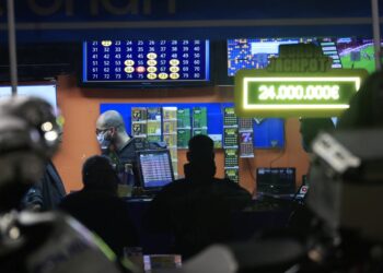 Εικόνα από το κατάστημα τυχερών παιχνιδιών στο Παλαιό Φάληρο (φωτ.: Γιώργος Κονταρίνης /EUROKINISSI)