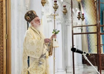 Ο αρχιεπίσκοπος Αλβανίας Αναστάσιος σε παλιότερη λειτουργία (φωτ.: facebook/Αρχιεπίσκοπος Αναστάσιος - Kryepiskopi Anastas - Archbishop Anastasios)
