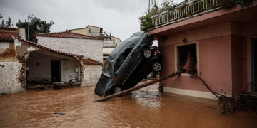 Πλημμύρες και καταστροφές στη Μάνδρα Αττικής. Τετάρτη 15 Νοέμβρη 2017 (φωτ.: EUROKINISSI / Στέλιος Μισίνας)