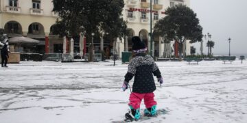 Snowboard στην πλατεία Αριστοτέλους; Γιατί όχι; (φωτ. αρχείου: ΜΟΤΙΟΝΤΕΑΜ/Βασίλης Βερβερίδης)