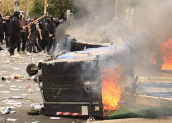 Εικόνα από τα επεισόδια στο κέντρο της Αθήνας, στις 28 Φεβρουαρίου (φωτ.: Γιώργος Κονταρίνης/ EUROKINISSI)