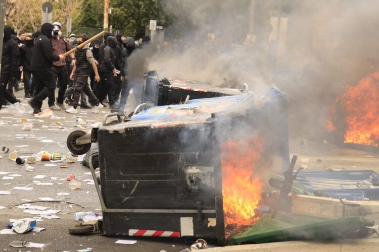 Εικόνα από τα επεισόδια στο κέντρο της Αθήνας, στις 28 Φεβρουαρίου (φωτ.: Γιώργος Κονταρίνης/ EUROKINISSI)