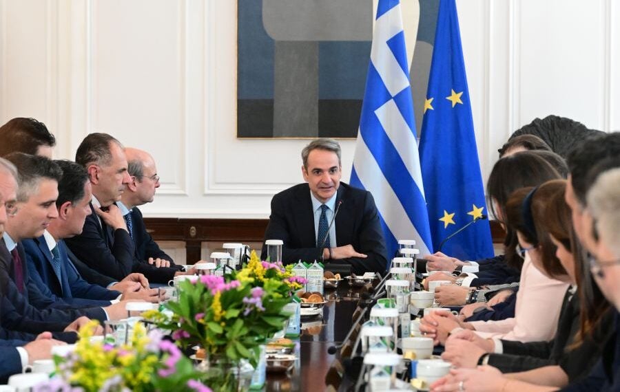 Στιγμιότυπο από συνεδρίαση του υπουργικού συμβουλίου υπό τον Κυριάκο Μητσοτάκη 
(φωτ.: EUROKINISSI / Τατιάνα  Μπόλαρη)