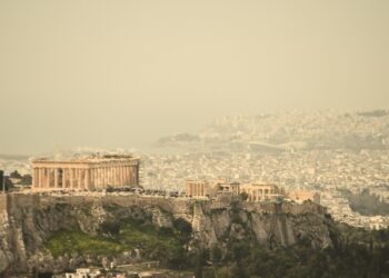 Πανοραμική άποψη της Αθήνας, από τον Λυκαβηττό, χθες Τετάρτη 12 Μαρτίου 2025 (φωτ.: Κώστας Τζούμας/EUROKINISSI)
