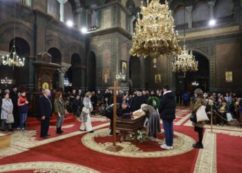 Οι Χαιρετισμοί της Θεοτόκου ενώπιον του σκηνώματος του μακαριστού μητροπολίτου Άνθιμου στον Καθεδρικό Ναό της του Θεού Σοφίας (φωτ.: Ραφαήλ Γεωργιάδης / EUROKINISSI)