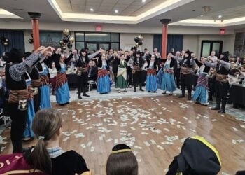 Το μεγάλο χορευτικό των «Κομνηνών» Νέας Υόρκης (φωτ.: anamniseis.net/Δημήτρης Τσάκας)