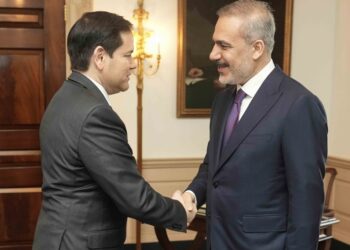 Χειραψία Φιντάν-Ρούμπιο (φωτ.: x.com/SecRubio)