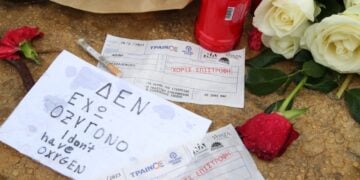 Εικόνα από το «Δέντρο της Μνήμης» - Μνημείο για την τραγωδία των Τεμπών στη Θεσσαλονίκη (φωτ.: MotionTeam/Βασίλης Βερβερίδης)